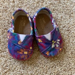 TOMS, baby size 3
